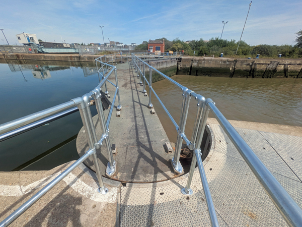CR15 KGV lock gates with new rails